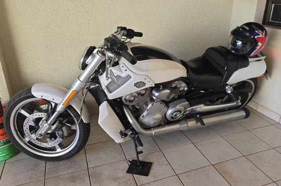 HARLEY-DAVIDSON V-ROD MUSCLE 